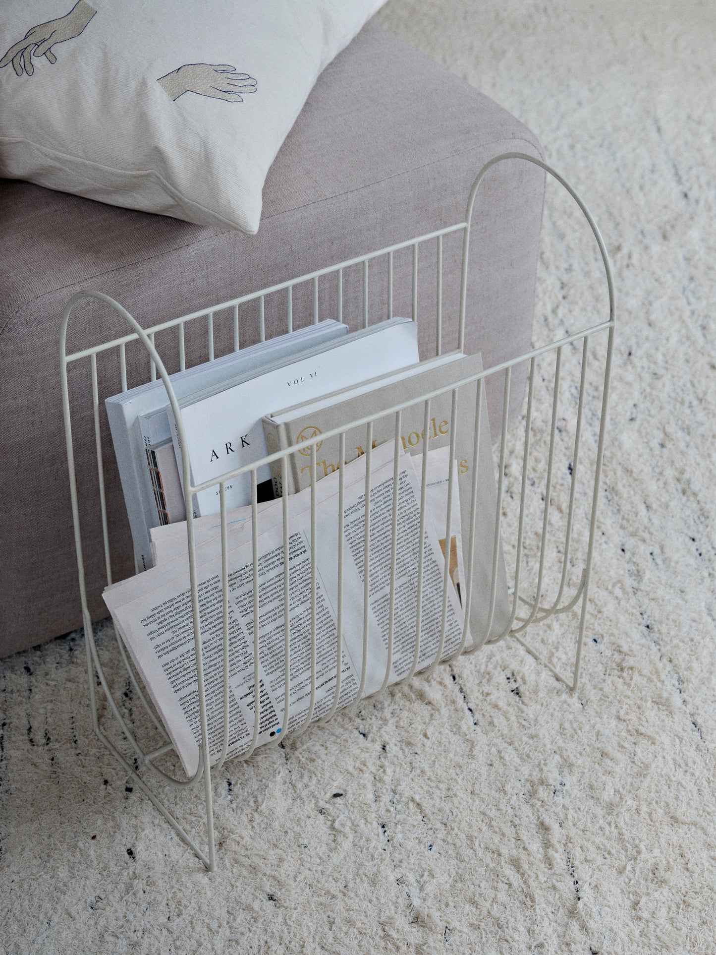 MAGGIE Magazine Holder