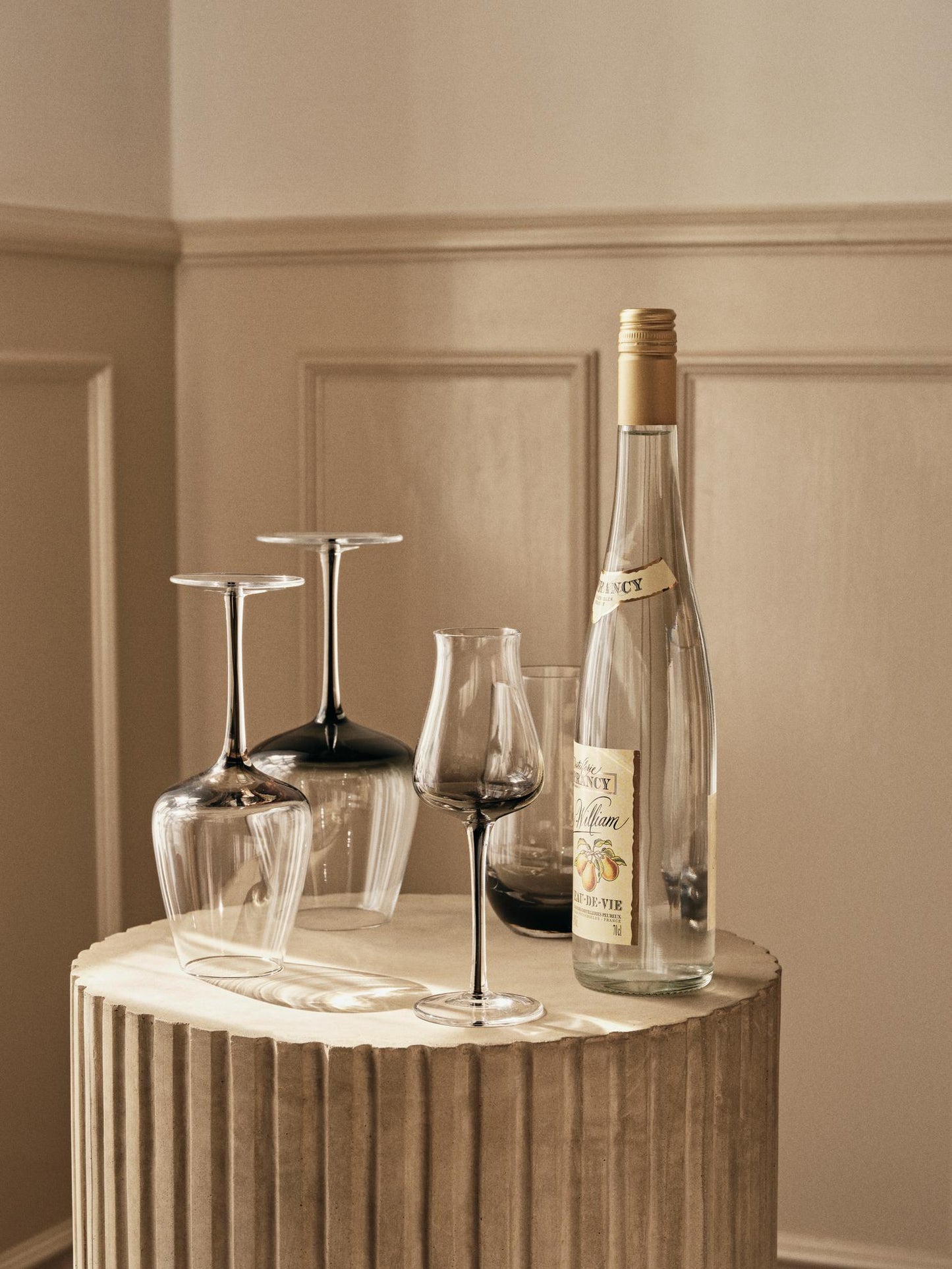 SMOKE White Wine Glass