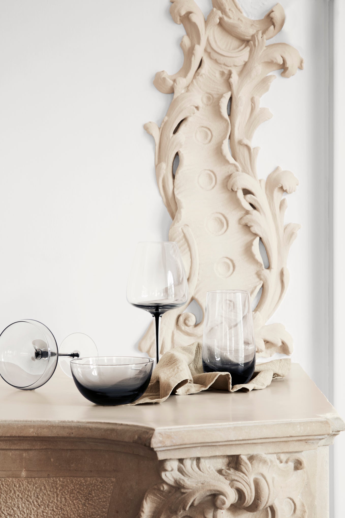 SMOKE White Wine Glass